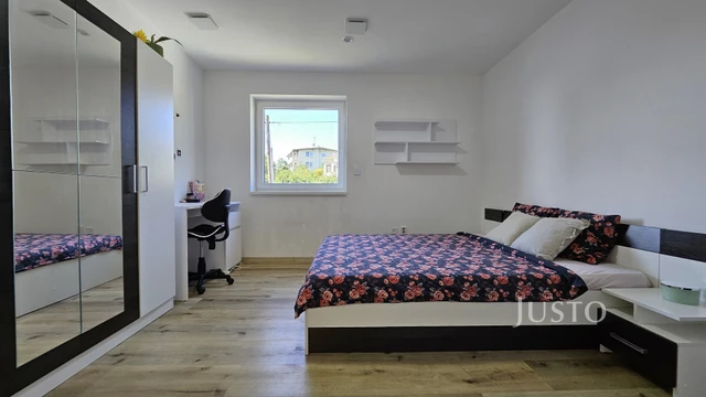 Prodej rodinného domu 276 m² s pozemkem 1398 m² + terasa 18 m² + lodžie