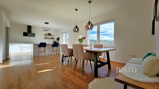 Prodej rodinného domu 278 m² s pozemkem 928 m² + terasa
