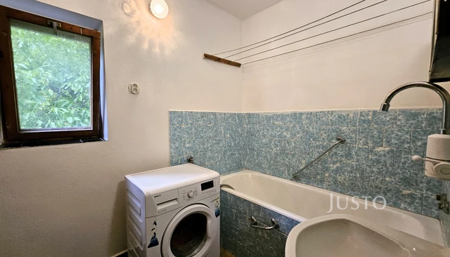 Prodej rodinného domu 214 m² s pozemkem 998 m²