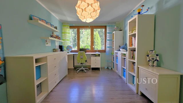 Prodej rodinného domu 322 m² s pozemkem 777 m²