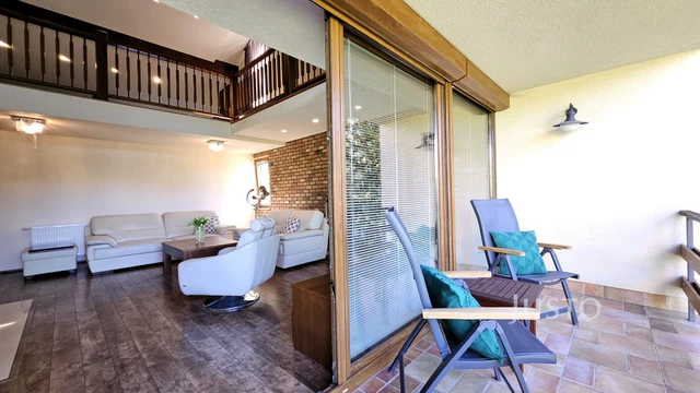 Prodej rodinného domu 322 m² s pozemkem 777 m²