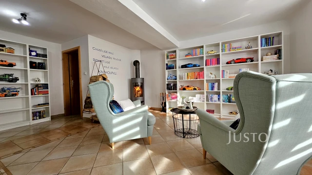 Prodej rodinného domu 278 m² s pozemkem 928 m² + terasa
