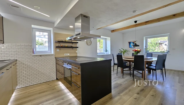 Prodej rodinného domu 276 m² s pozemkem 1398 m² + terasa 18 m² + lodžie