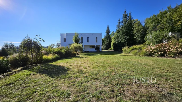 Prodej vily 279 m² s pozemkem 4657 m² + terasa
