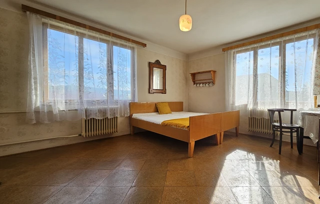 Prodej rodinného domu 243 m² s pozemkem 1633 m²