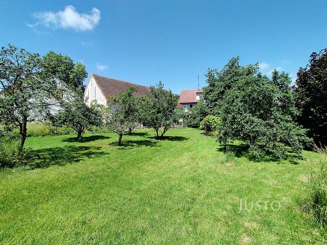 Prodej rodinného domu 295 m² s pozemkem 1648 m²