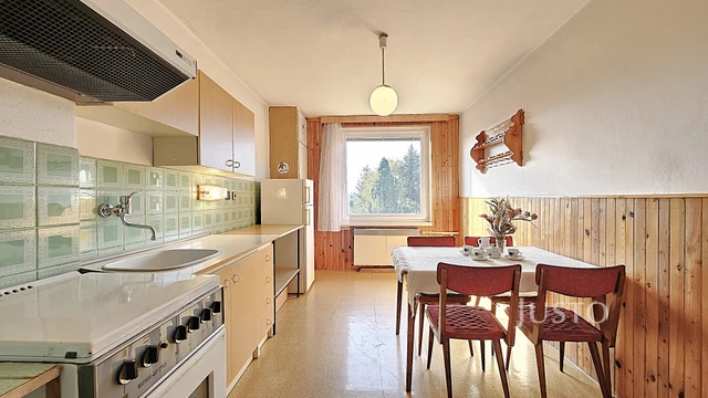 Prodej rodinného domu 296 m² s pozemkem 853 m² + terasa 8 m² + balkón 18 m²