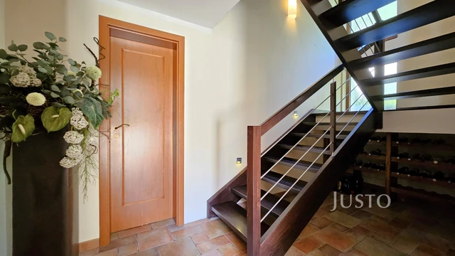 Prodej rodinného domu 322 m² s pozemkem 777 m²