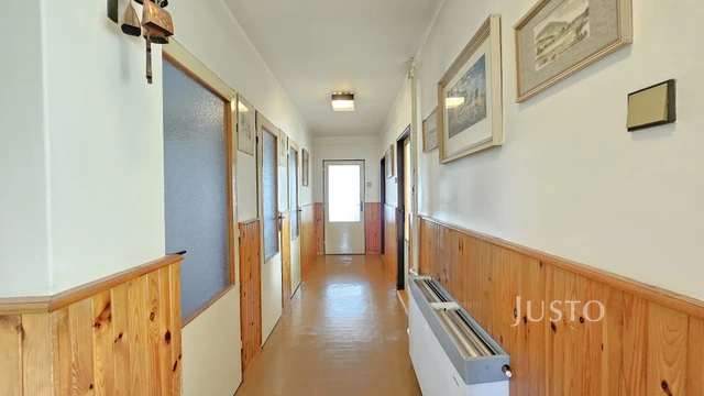 Prodej rodinného domu 296 m² s pozemkem 853 m² + terasa 8 m² + balkón 18 m²