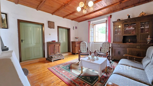 Prodej rodinného domu 363 m² s pozemkem 3244 m²