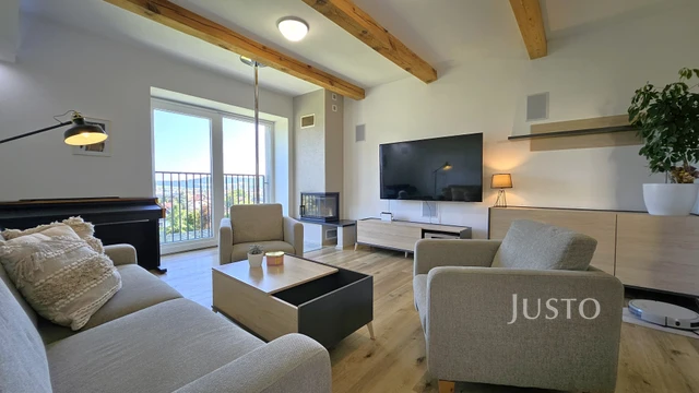 Prodej rodinného domu 276 m² s pozemkem 1398 m² + terasa 18 m² + lodžie