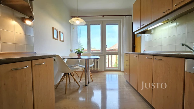 Prodej 3+1 72 m² + balkón + garáž