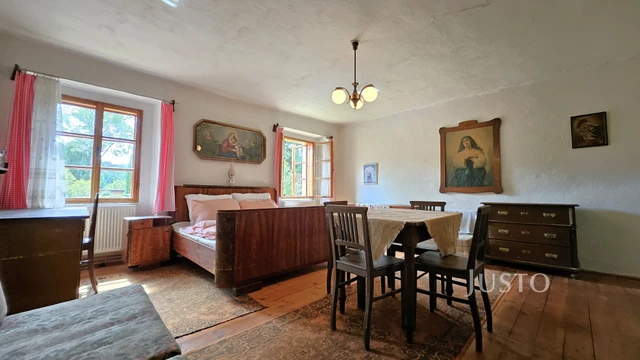 Prodej rodinného domu 363 m² s pozemkem 3244 m²