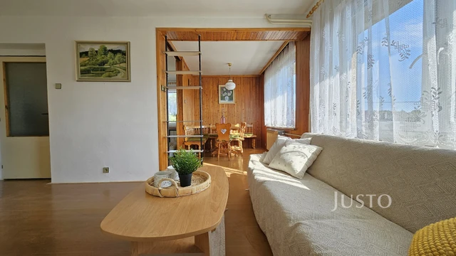 Prodej rodinného domu 296 m² s pozemkem 853 m² + terasa 8 m² + balkón 18 m²