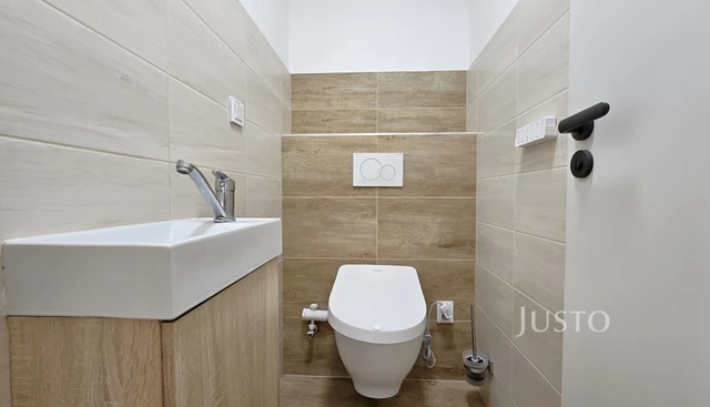 Prodej rodinného domu 276 m² s pozemkem 1398 m² + terasa 18 m² + lodžie