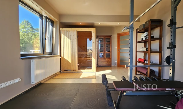 Prodej vily 279 m² s pozemkem 4657 m² + terasa