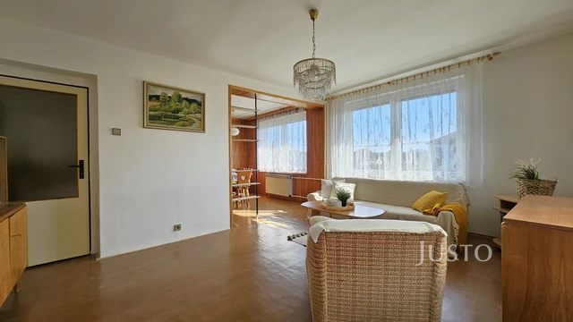 Prodej rodinného domu 296 m² s pozemkem 853 m² + terasa 8 m² + balkón 18 m²