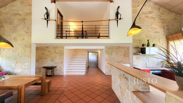 Prodej rodinného domu 346 m² s pozemkem 5 636 m²