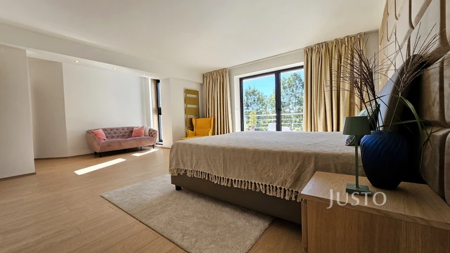 Prodej vily 279 m² s pozemkem 4657 m² + terasa