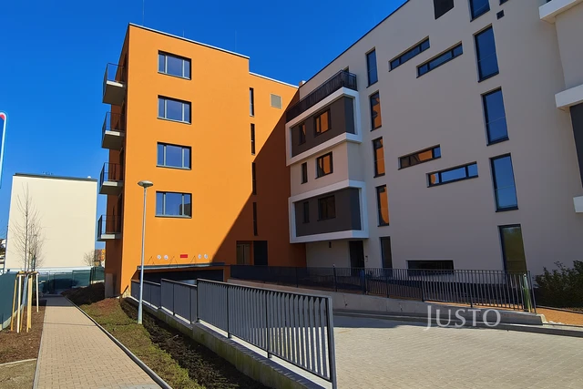 Pronájem 1+kk 32 m² + balkón + parkování