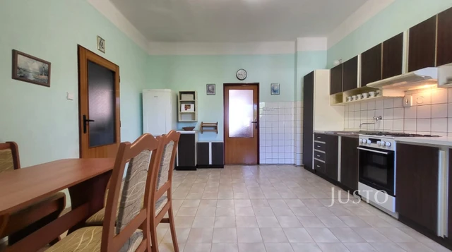 Prodej rodinného domu 231 m² s pozemkem 335 m²