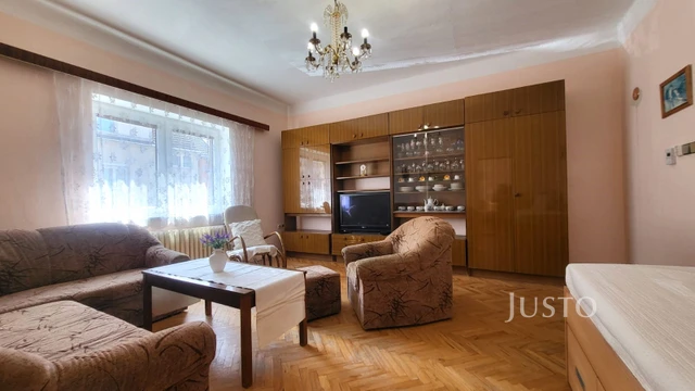 Prodej rodinného domu 231 m² s pozemkem 335 m²
