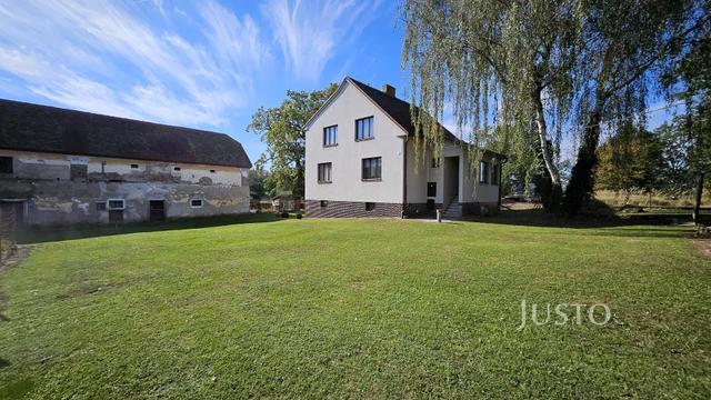 Prodej rodinného domu 243 m² s pozemkem 1633 m²