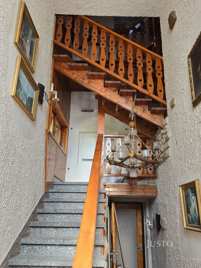 Prodej rodinného domu 214 m² s pozemkem 998 m²