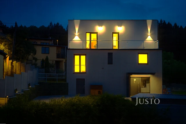 Prodej rodinného domu 276 m² s pozemkem 1398 m² + terasa 18 m² + lodžie