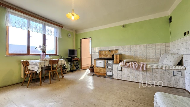 Prodej rodinného domu 243 m² s pozemkem 1633 m²