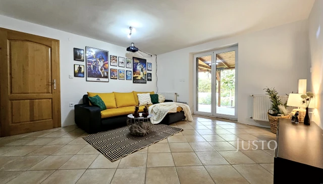 Prodej rodinného domu 278 m² s pozemkem 928 m² + terasa