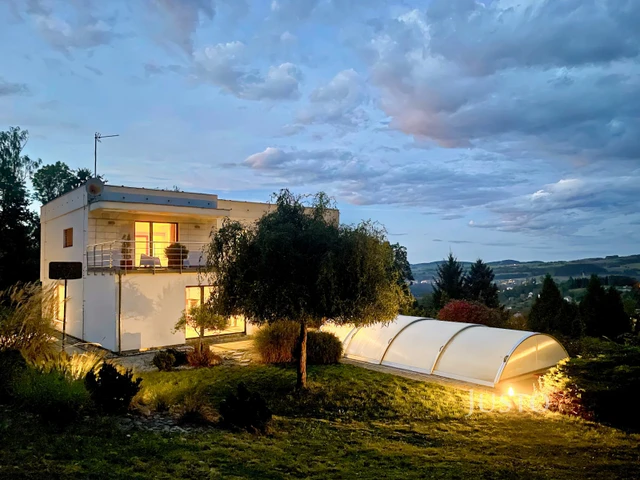 Prodej vily 279 m² s pozemkem 4657 m² + terasa