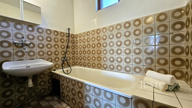 Prodej rodinného domu 243 m² s pozemkem 1633 m²