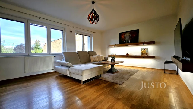 Prodej rodinného domu 278 m² s pozemkem 928 m² + terasa