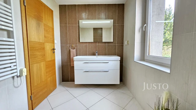 Prodej rodinného domu 278 m² s pozemkem 928 m² + terasa