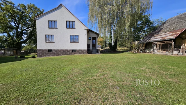 Prodej rodinného domu 243 m² s pozemkem 1633 m²