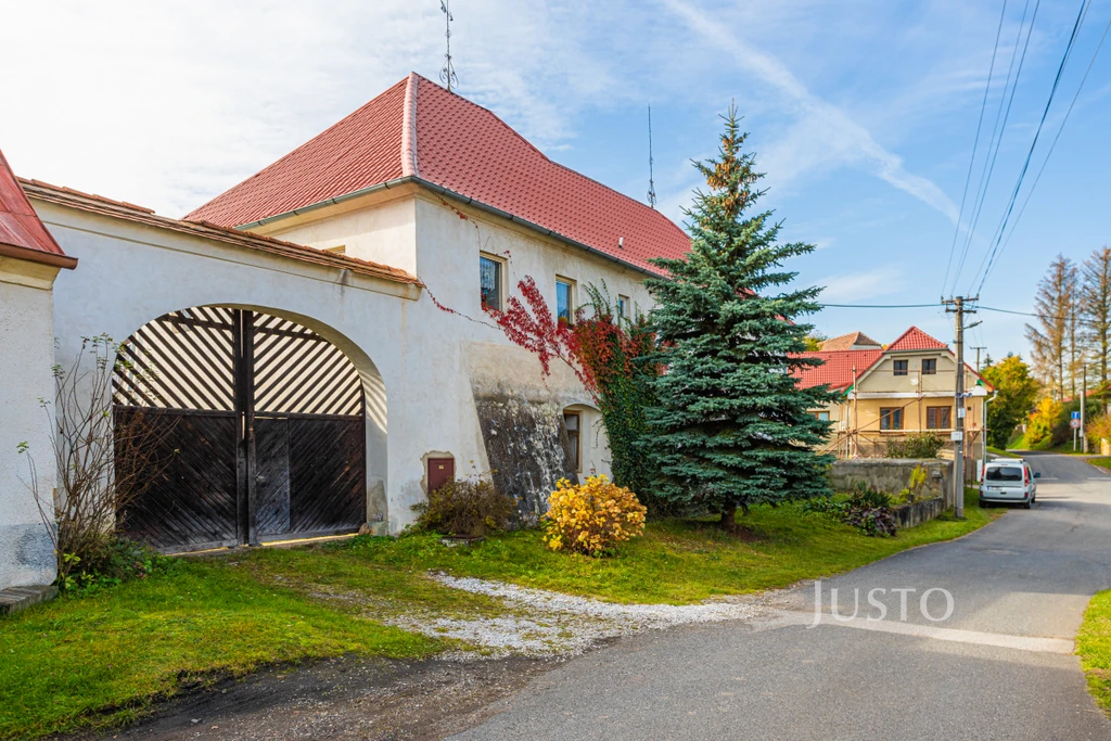 Prodej rodinného domu 210 m² s pozemkem 2912 m²