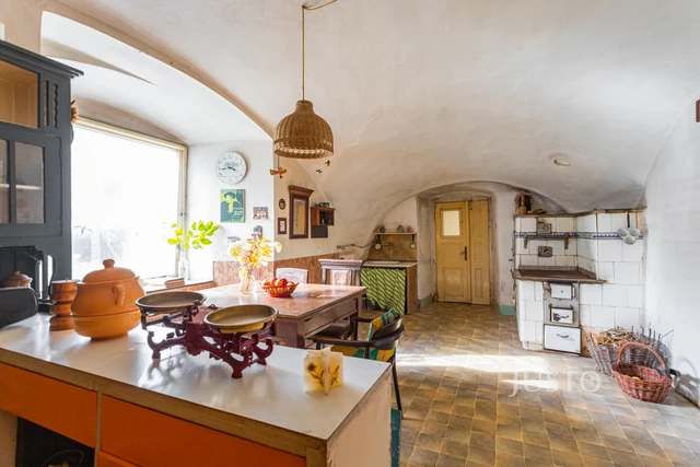 Prodej rodinného domu 210 m² s pozemkem 2912 m²