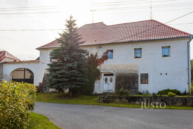 Prodej rodinného domu 210 m² s pozemkem 2912 m²