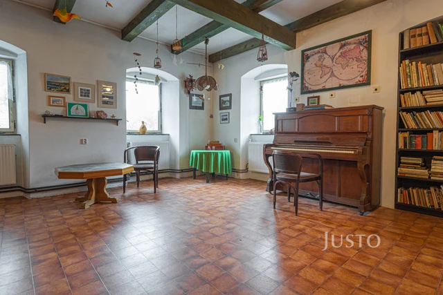 Prodej rodinného domu 210 m² s pozemkem 2912 m²