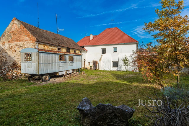 Prodej rodinného domu 210 m² s pozemkem 2912 m²