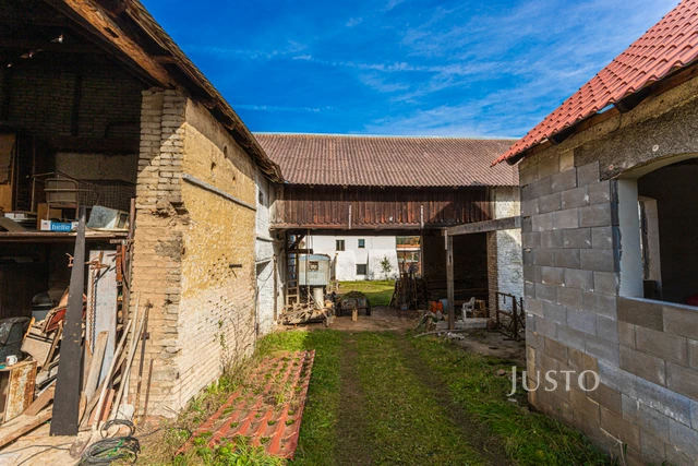 Prodej rodinného domu 210 m² s pozemkem 2912 m²