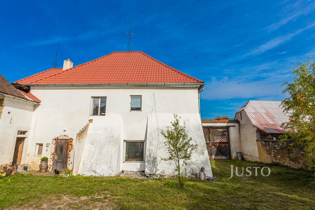 Prodej rodinného domu 210 m² s pozemkem 2912 m²