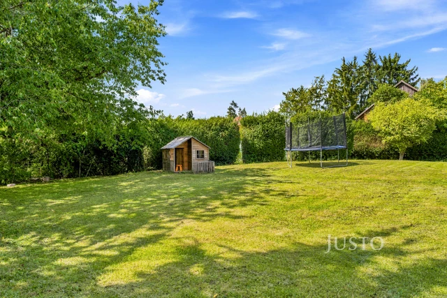 Prodej rodinného domu 250 m² s pozemkem 1 214 m²