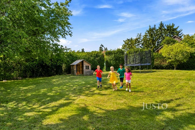 Prodej rodinného domu 250 m² s pozemkem 1 214 m²